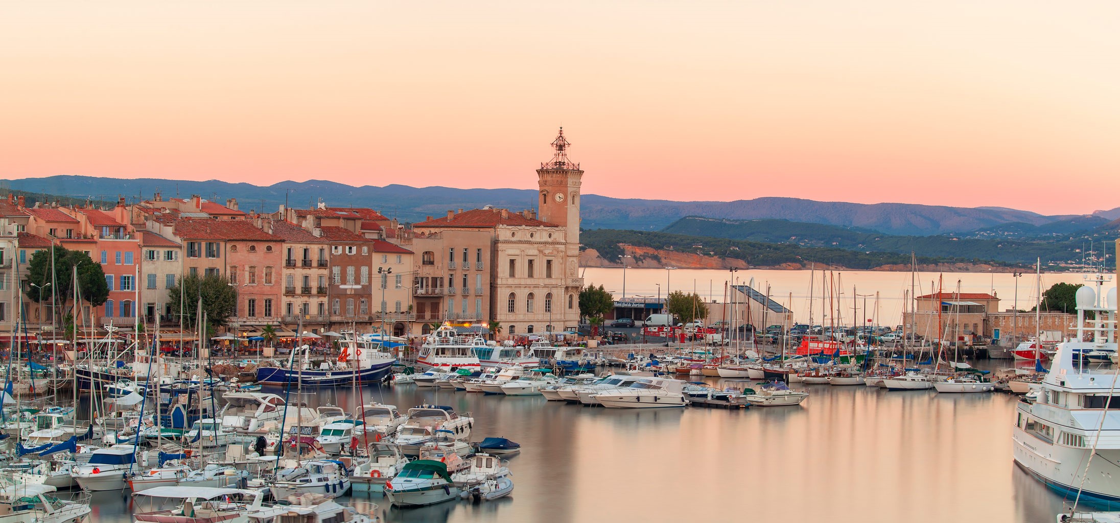 Photo du port de la Ciotat au crépuscule