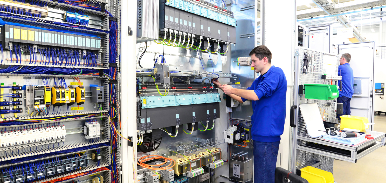 Bâtiment industriel qui respecte la norme électrique